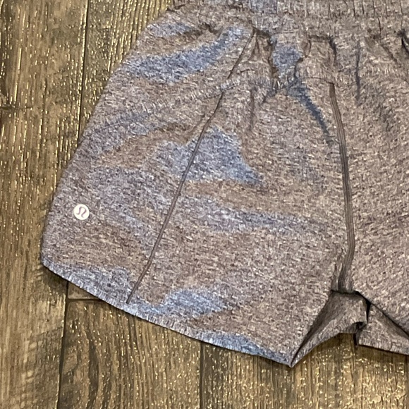 Like New, Lululemon Track That Mid-Rise Short 5" Grey, SZ 4 - Picture 5 of 5